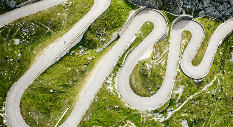 Schweiz Serpentinen Gotthardpass Radfahrer Foto Switzerland Tourism